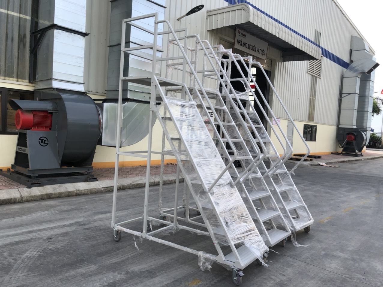 xe-thang-2m-Yura-3 - VietPOS Rack